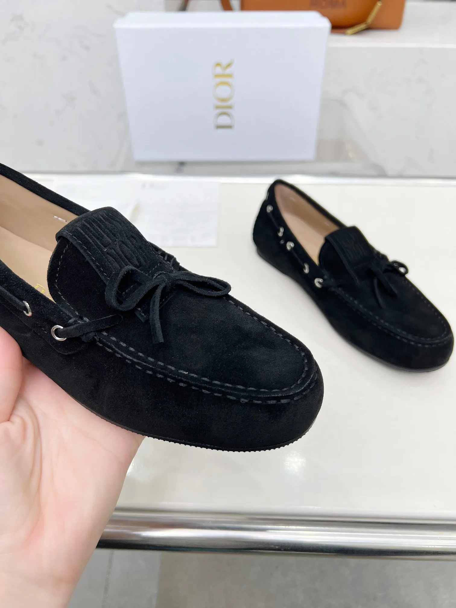👟👟Ex-factory price 500👟👟 Dior's new spring and summer ultra-light jelly series loafers are brand new. The layout strives to create fashionable classic items. New products created at the first substantial show of Paris Fashion Week. The inspiration is cleverly combined by the D chief designer on the perfect shoe shape. Paired with brand buckles, it is even more fashionable! Original version, perfect and exquisite workmanship!  ✔️Upper: original fabric ✔️Inner lining: imported sheepskin lining ✔️Sole: original outsole ✔️Size: #35-41 (40 41 customized items are not returnable)
